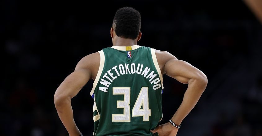 攻防全面！字母哥全场30+17+5集锦