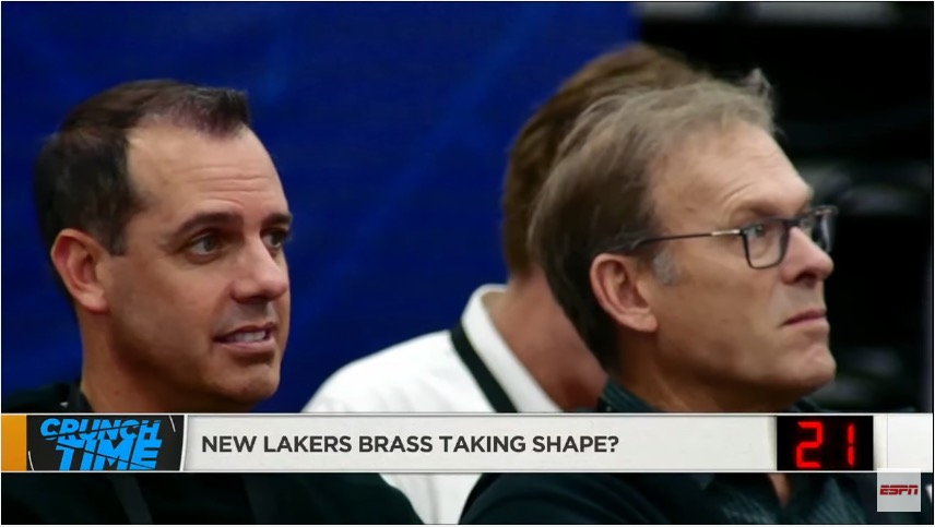 湖人新帅沃格尔与顾问兰比斯出现在联合试训现场