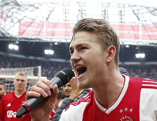 邮报：孔帕尼离队，曼城欲引进德利赫特或马奎尔