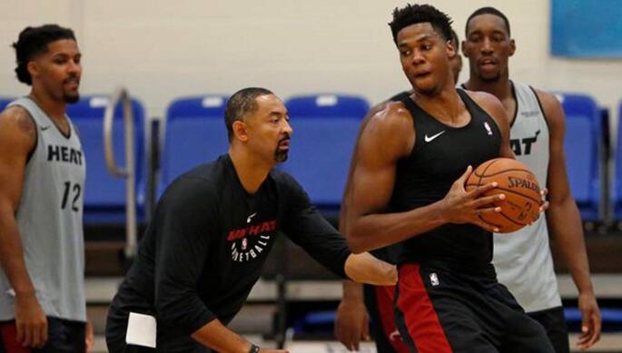 朱万-霍华德将与密歇根大学会面商讨狼獾队主帅一职