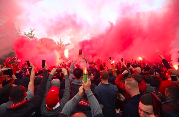 新人在欧冠决赛日结婚，要求来宾不要看球