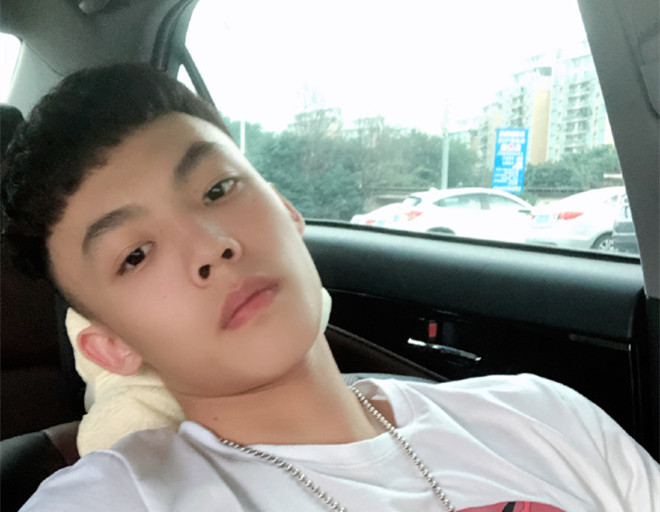 徐杰启程赴国青报到:没时间陪家人, 心里很难受