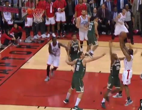 熟悉的感觉!伦纳德后仰中投,篮球转了一圈终于命中