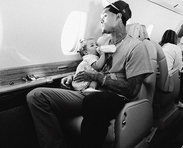 超级奶爸！克拉克森晒自己带女儿照片