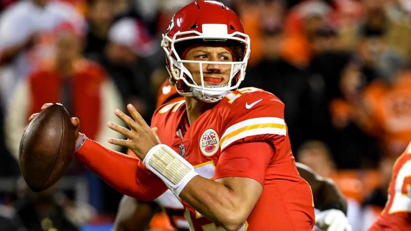 酋长四分卫马霍姆斯:能在墨西哥城完成100码传球