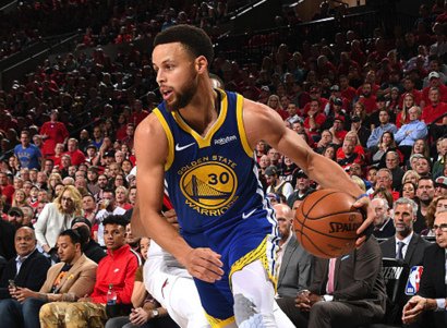 库里上半场得到25分，创个人季后赛上半场得分新高