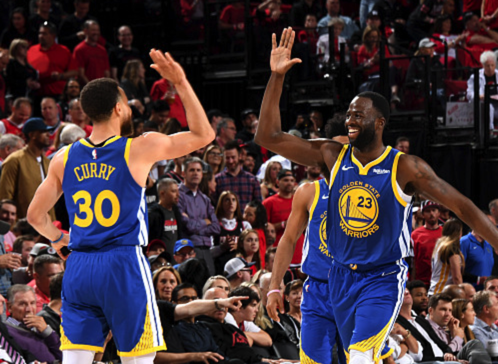 库里格林同时三双，季后赛历史上首对完成此成就的队友