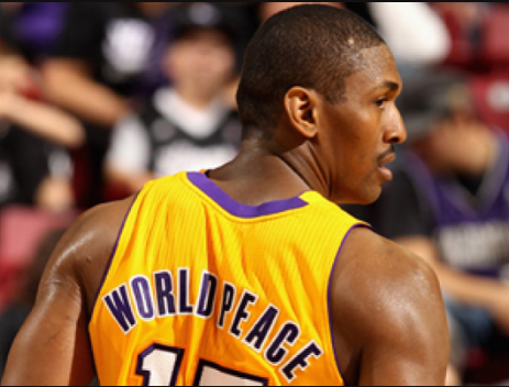 慈世平转发美球迷模仿库里无球跑位视频：太好笑了