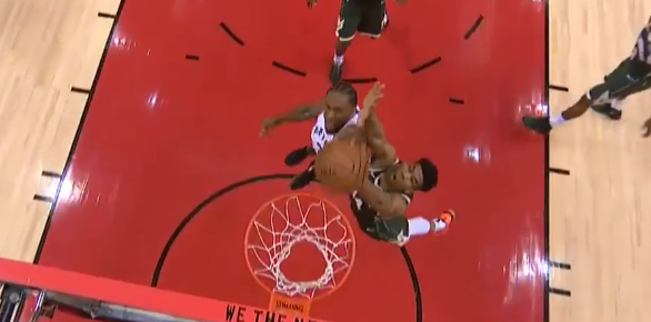 心领神会!小加示意伦纳德空切,后者暴力隔扣字母哥