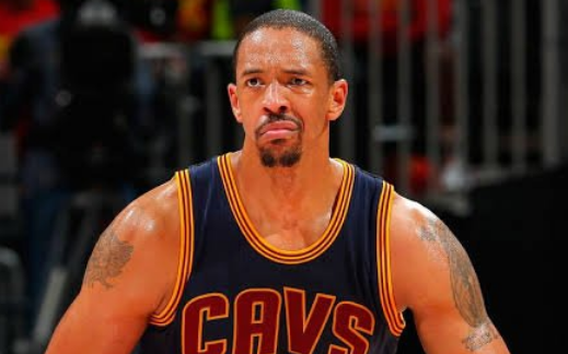 弗莱发推评东决：伦纳德完全接管了季后赛