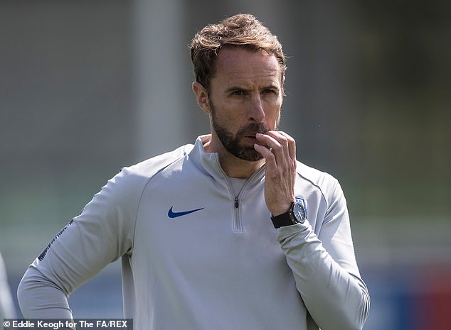 邮报：无需再上交护照，英格兰国脚获批两天假期