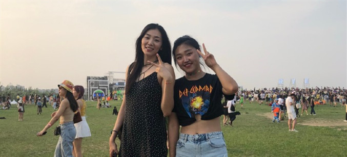赵爽晒照:夏天除了篮球还有音乐节