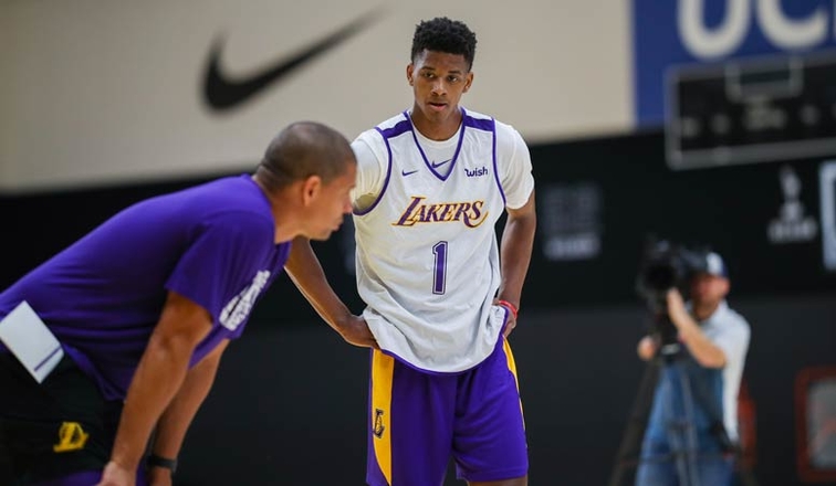 卡尔弗：我是一名攻防兼备型球员，詹姆斯到场让我震惊