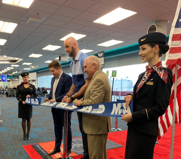 戈塔特受邀乘坐迈阿密至波兰华沙的首飞航班