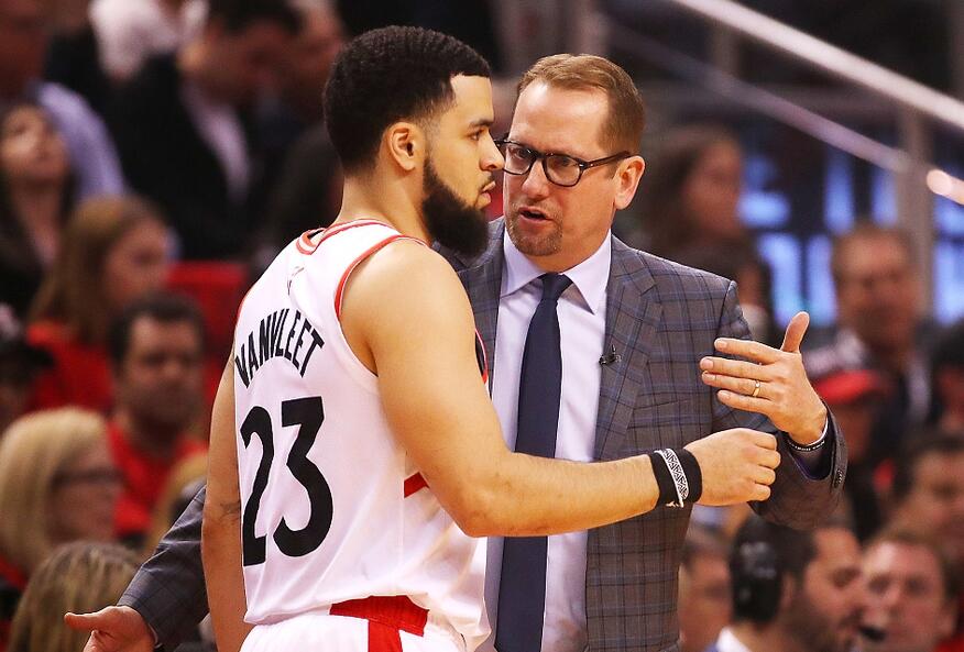 拼尽全力！范弗利特全场砍下17+4难助球队取胜