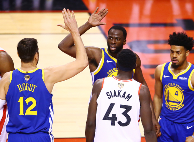 勇士下半场22次进球全部来自助攻，全场助攻率89.5%