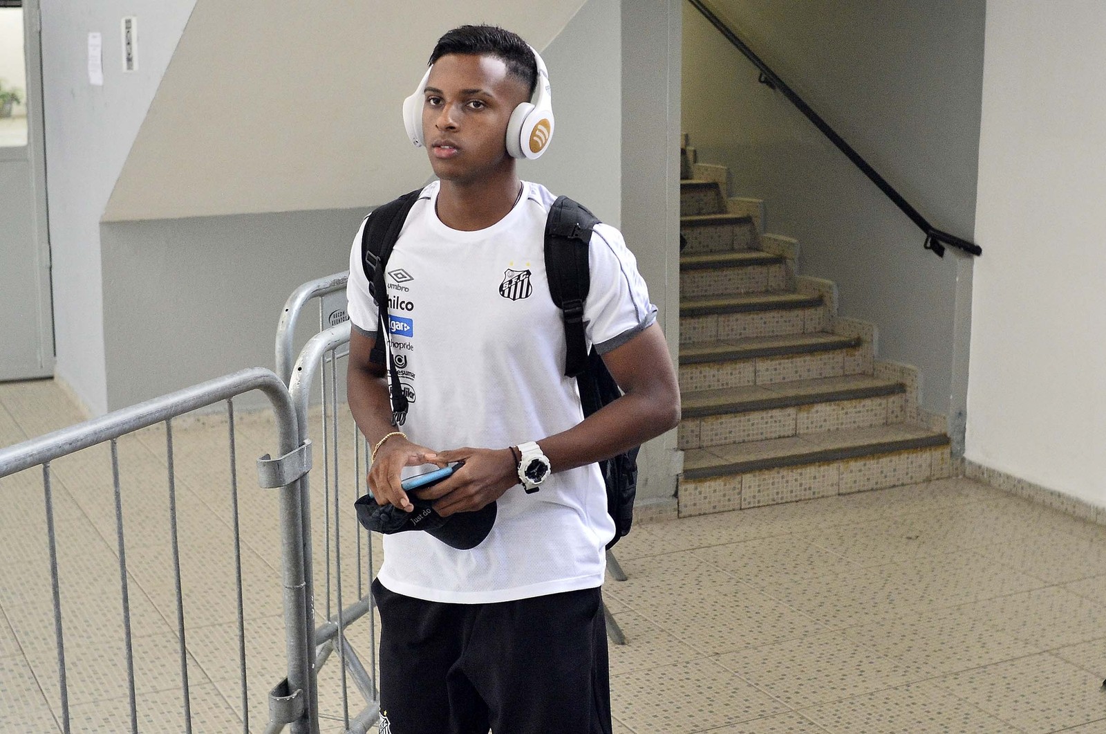 桑托斯没放罗德里戈参加国奥集训,但也不敢让他登场