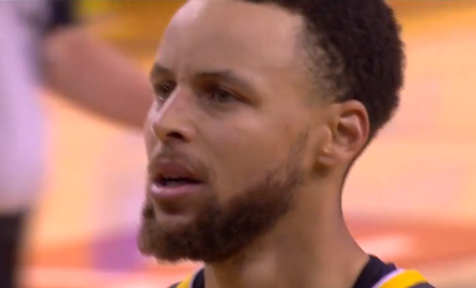 [视频]释放情绪，库里在一次被犯规后激动怒吼