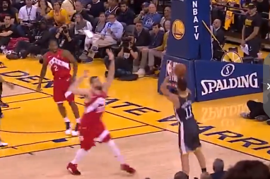 [视频]克莱追身三分手起刀落，单打翻身出手稳稳命中