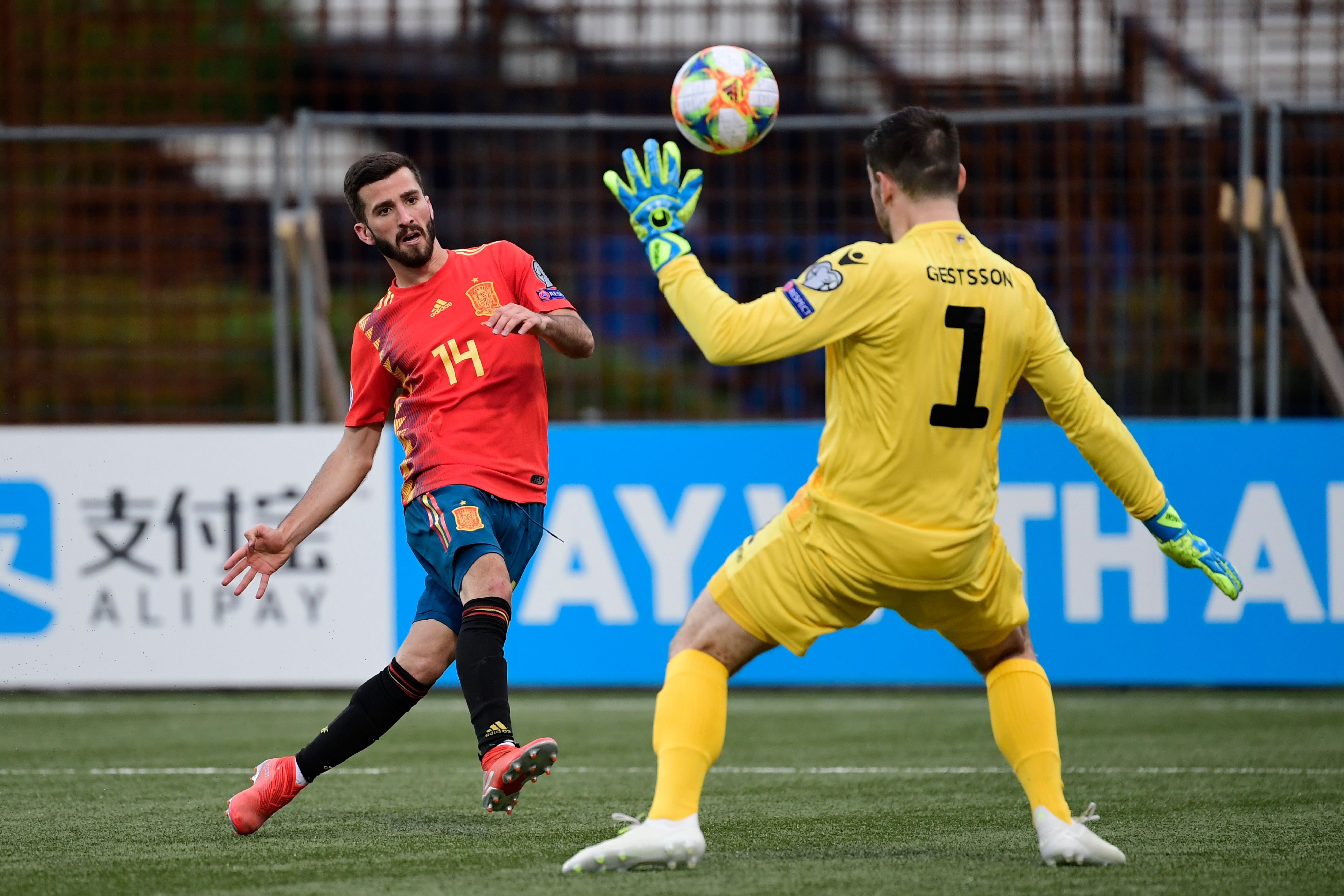 gif阿森西奥助攻加亚挑射破门西班牙锦上添花