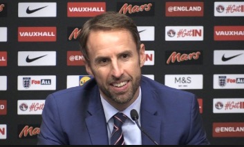 英格兰球迷嘘范戴克？索斯盖特：总比嘘自己球员好