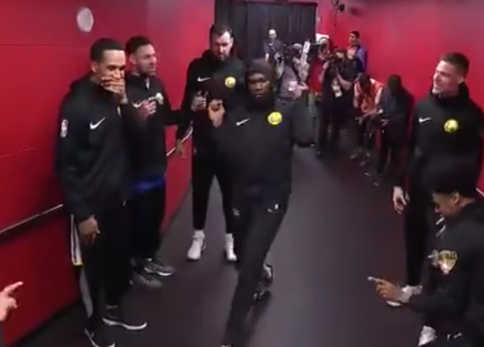 [视频]跳得如何？杜兰特赛前球员通道大秀舞姿