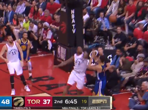 [视频]防守程序启动！伦纳德大帽拒绝克莱三分