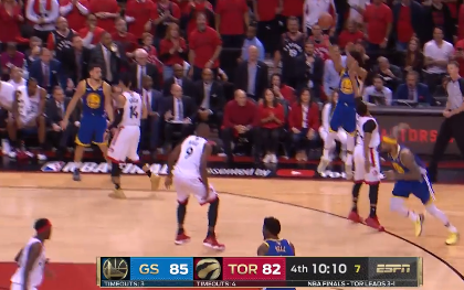 [视频]替补奇兵！库克三分和助攻帮助球队继续保持领先