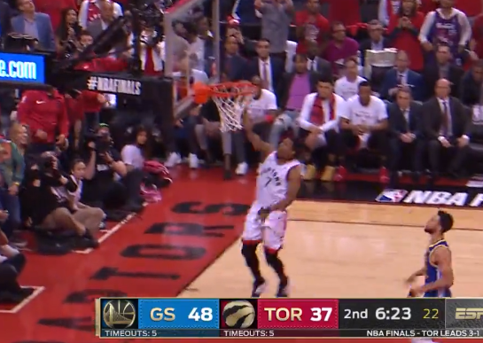 [视频]以小博大！洛瑞弧顶大帽考辛斯随后反击上篮得手