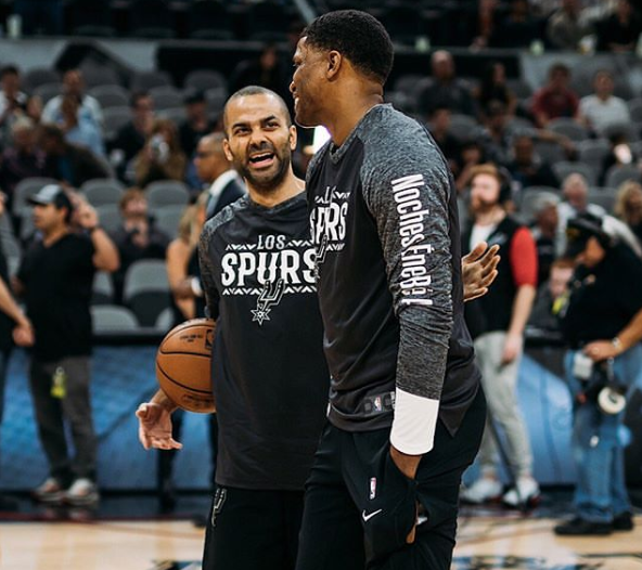 盖伊更新个人社媒晒出与帕克合影：谢谢你，帕克