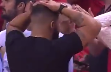 [视频]Drake对杜兰特的受伤感到懊恼，并上前安慰