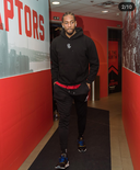 真KOP？伦纳德在卫衣下叠穿马内新赛季球衣