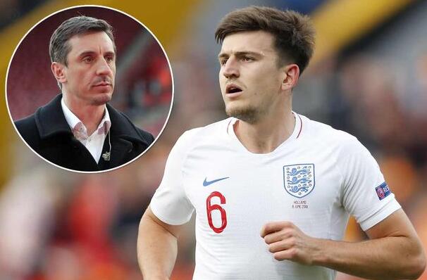 内维尔：我们说斯通斯冷静会踢球，我认为马奎尔一样出色