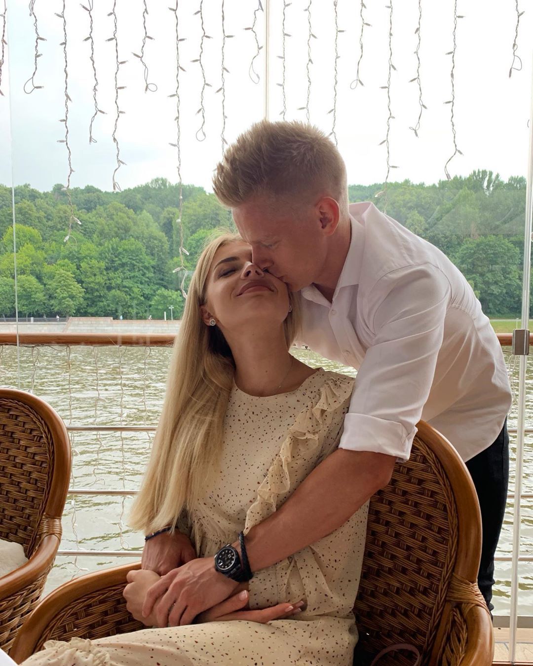 各位狗粮接好！津琴科公开与美女记者的恋情