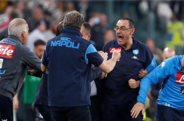 都过去了！萨里曾在大巴上给尤文球迷竖中指