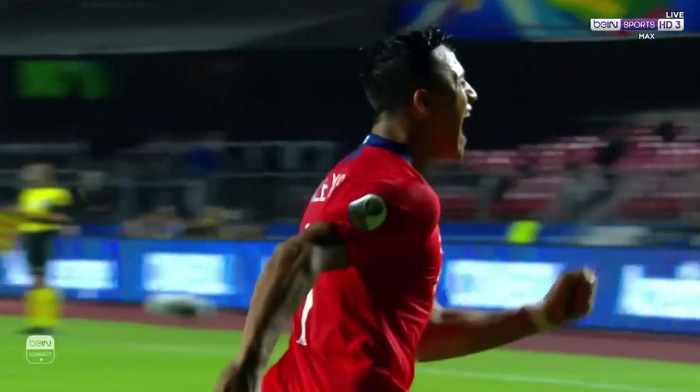 GIF：阿朗吉斯助攻桑切斯头球破门，智利3-0日本