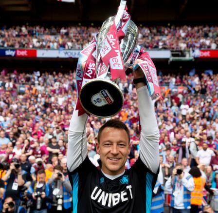 官方：阿斯顿维拉与特里续约至2021年