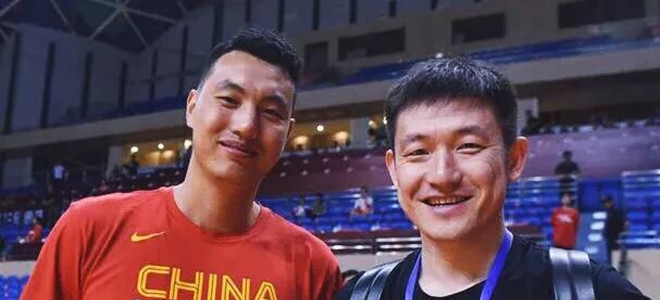 翟晓川合影陈磊:他乡遇老队长,那叫一个亲啊