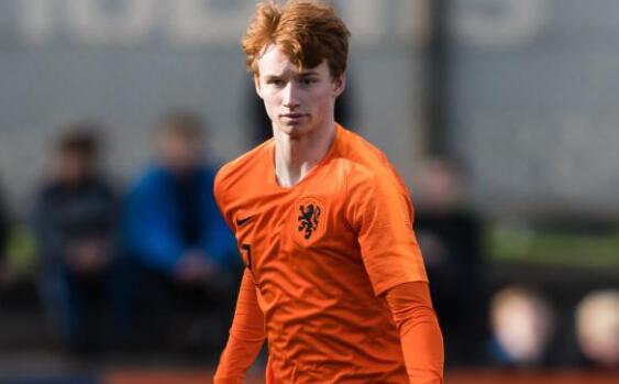 泰晤士报：范登博格体检时，<a href=https://www.310bf.com/tags-%E6%8B%9C%E4%BB%81-0.html target=_blank class=infotextkey>拜仁</a>还在给他打电话试图截胡