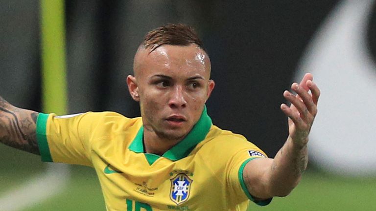 天空体育：<a href=https://www.310bf.com/tags-%E9%98%BF%E6%A3%AE%E7%BA%B3-0.html target=_blank class=infotextkey>阿森纳</a>有意埃韦顿，他比扎哈更便宜