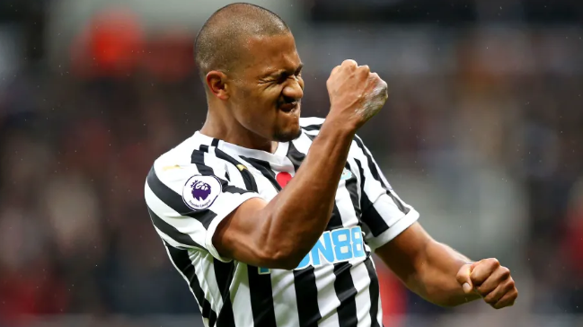 天空体育：西布朗前锋龙东已通过大连一方体检