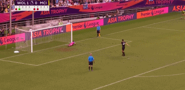 GIF：狼队射失点球