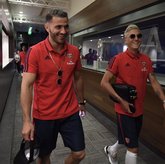 一图流：科拉希纳茨携厄齐尔报到训练，笑容满面未受干扰