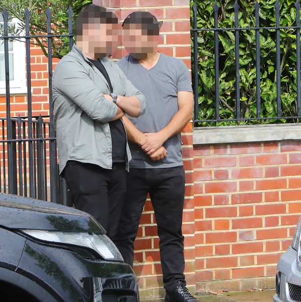 惊魂未定，持刀抢劫案两天后厄齐尔聘请两位保镖看家护院