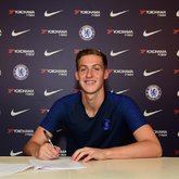 官方：切尔西小将康明与俱乐部续约四年