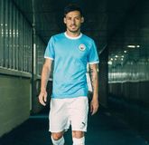 曼城125周年纪念版球衣出炉！蓝色主色调，无任何广告图标