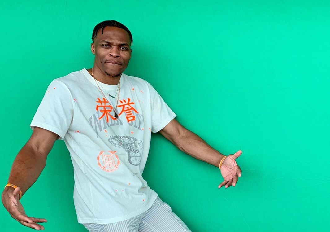 时尚潮男!威少更新社交媒体晒出个人帅照