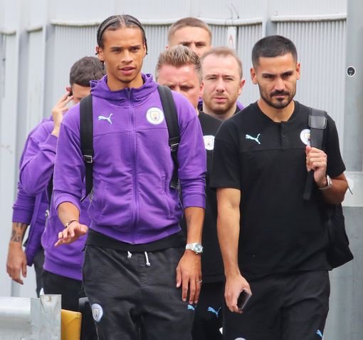 怕受伤不踢社区盾杯 ？记者拍到萨内已随曼城前往伦敦