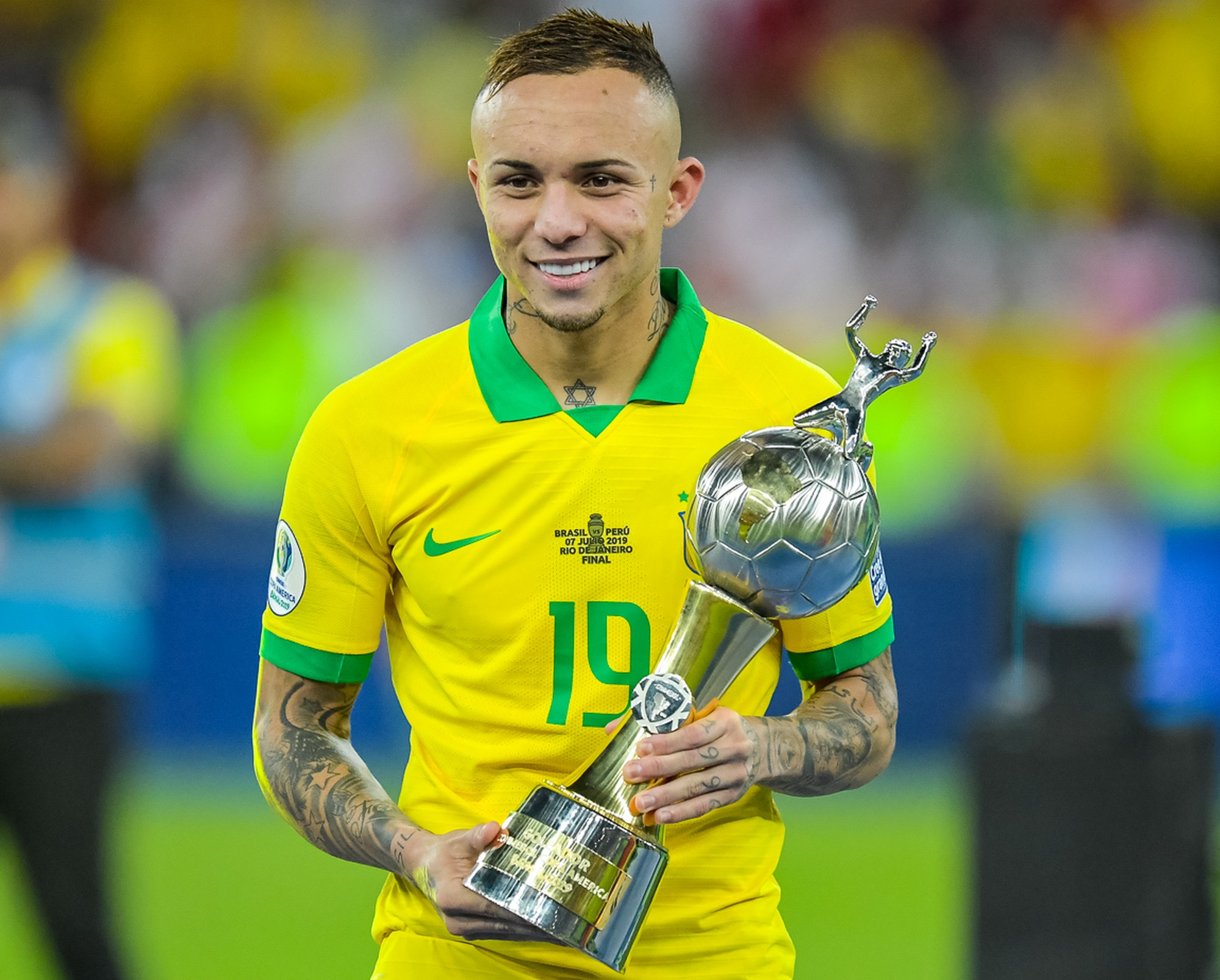 没想到啊，巴西国脚埃韦顿至今都没收到一份报价