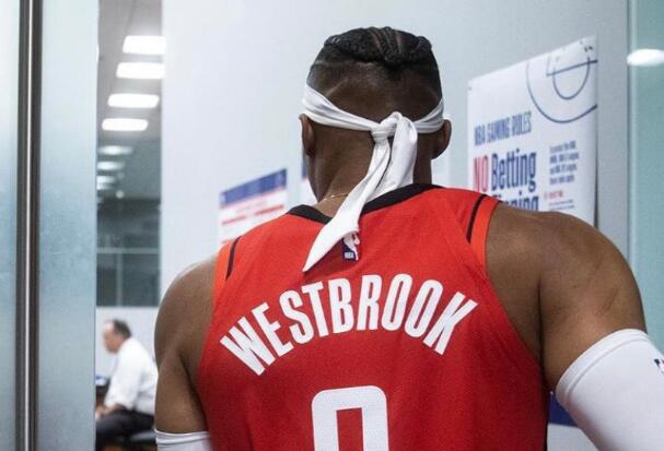 威少：火箭球迷们每晚都会看到我在场上全力以赴